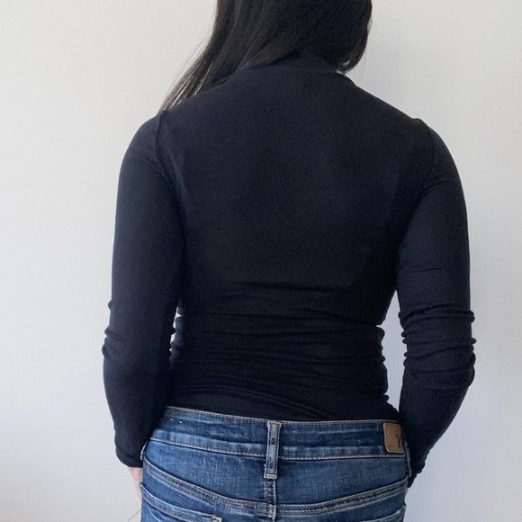 Choker Neck Long-Sleeve - Picture 3 of 3